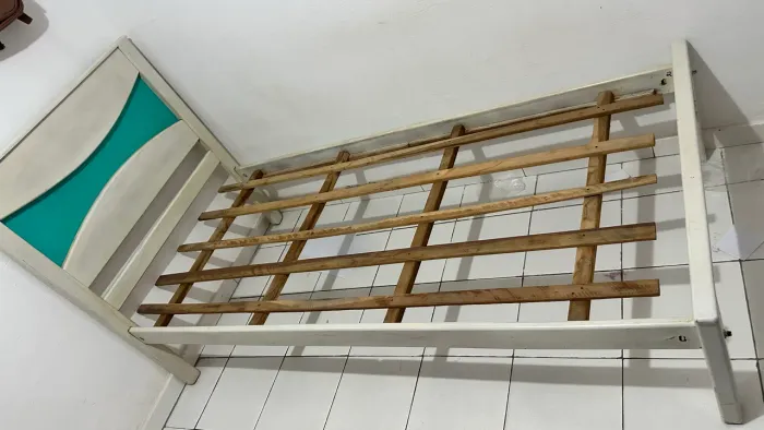 Base de madeira para cama de solteiro 