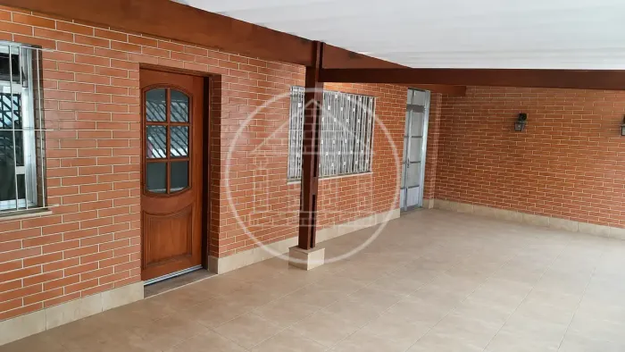 Terreno de 330m² com construção à venda no Campo Grande (Zona Sul)