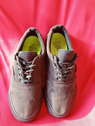 Tênis Vans casual Black, tamanho 36