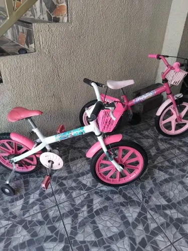 Bicicleta infantil rosa revisada