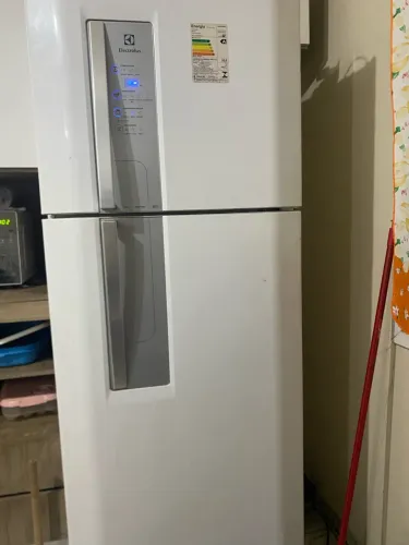 Vende - se Geladeira Electrolux