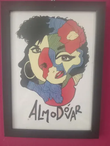 Quadro em estilo cubista reunindo rostos de personagens femininos de Almodóvar