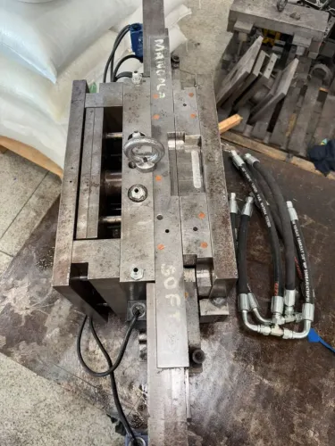 Vendo molde de injeção