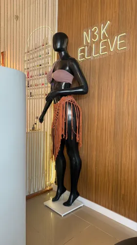 Manequim feminino em perfeito estado