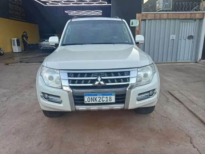 Mitsubishi Pajero HPE Full 3.2 4X4 T.i.dies. 5P AUT 2015