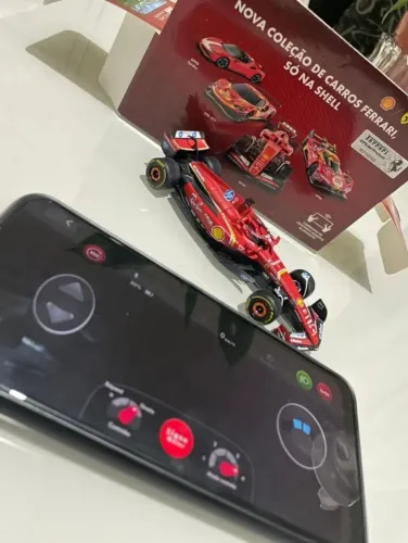 Miniaturas Ferrari die cast F1 SF24 Shell Racing Legends controle remoto Bluetooth