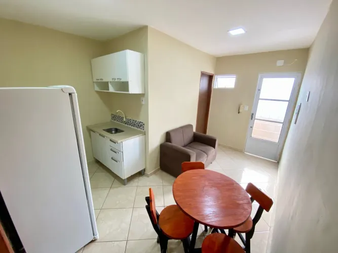 Apt. Mobiliado Fino acabamento, 1 qto, cond fechado, parque 10 de novembro, água inclusa.