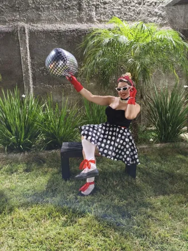 Kit fantasia roupa retrô poá anos 60