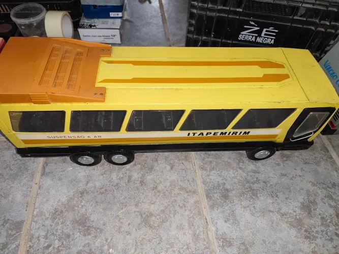 Miniatura ônibus de ferro