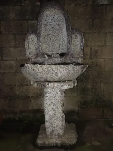 Gruta com queda de água