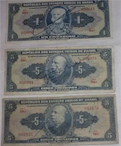 Cédulas(3) Cruzeiros de 1943 sendo 1 de 1 cruzeiro e duas de 5 cruzeiros ( assinadas)