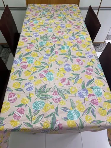 Toalha Mesa Páscoa 1.80x1.30, impermeável, importada.