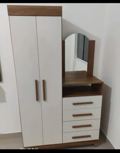 Vendo Guarda roupa e cômoda com espelho 