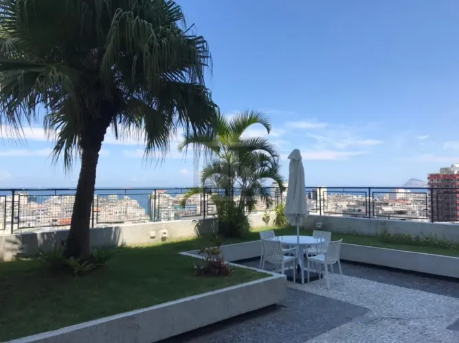 COPACABANA. VISTA VERDE. APARTAMENTO SILENCIOSO. RUA COM GUARITA. PRÓXIMO AO METRÔ.