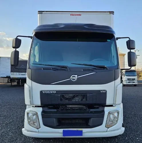 Volvo VM 330 ano 2018-19