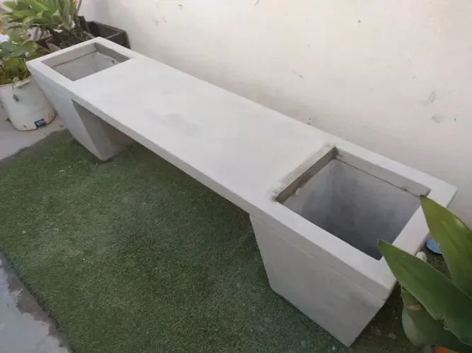 Banco em concreto com vasos 1, 80