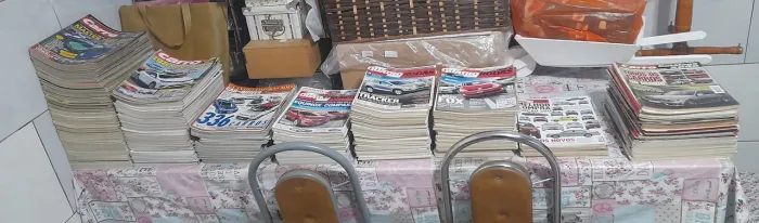 Lote de 130 Revistas Automotivas. Quatro Rodas (100) e Car And Driver (30)