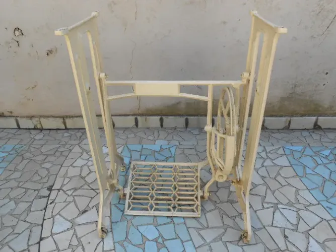 Pé de máquina de costura/aparador (no estado)