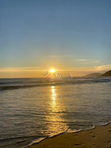 LINDO TERRENO NA PRAIA BRAVA - NORTE DA ILHA