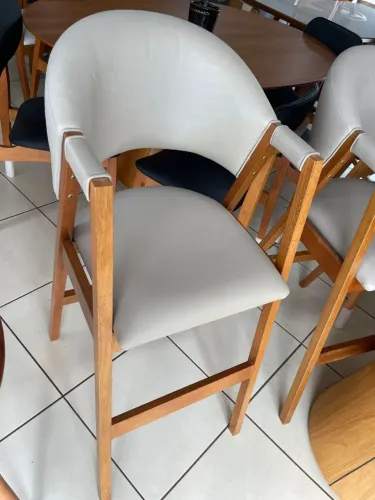 Banquetas Moderna com Design Elegante