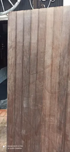 Porta de Madeira Rústica de Ipê com Detalhes