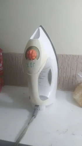 Ferro de Passar Roupa á Vapor Branco
