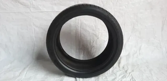 Pneu Goodyear 245-35-r18 #052