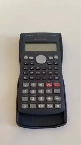 Calculadora Científica Casio fx-82MS