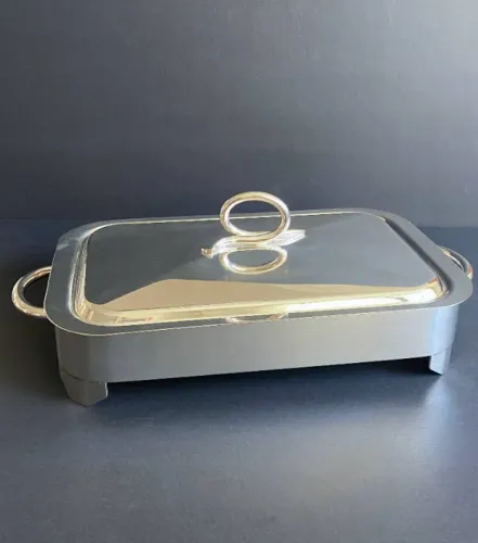 Rechauld de metal branco, manufatura St James c 41 x l 21 x a 11 cm