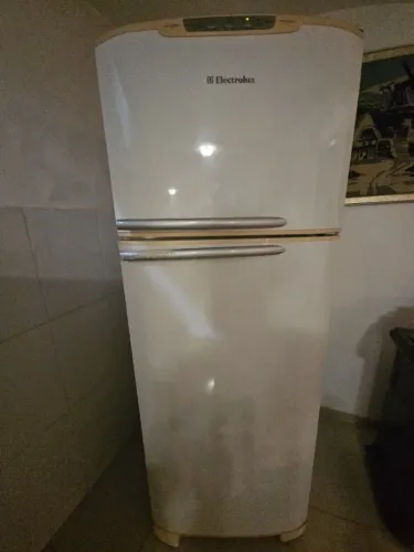 Geladeira Electrolux dff44 frostfree premium