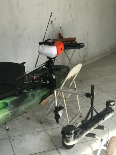 Vendo lindo caiaque com motor novo