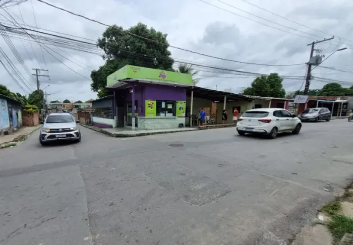 Imovel Comercial de Esquina 180m² na Avenida Principal do Riacho Doce / Todo na Laje
