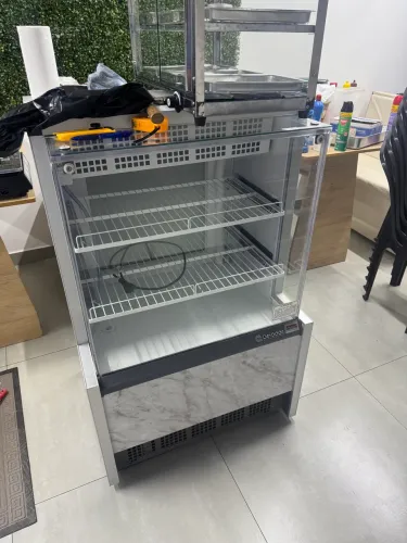 Balcão expositor refrigerado em perfeito estado