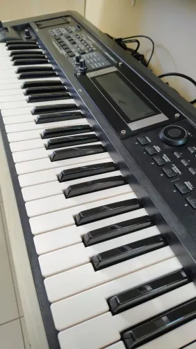 Teclado Roland GW8