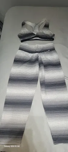 Leve 2 Conjunto de academia marca adithiva. 