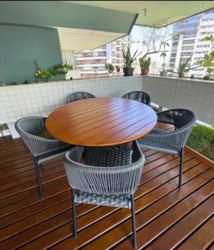 Mesa para varanda e jardim 
