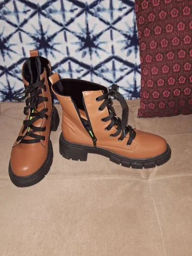 Bota Coturno Marrom com Zíper Lateral de couro 