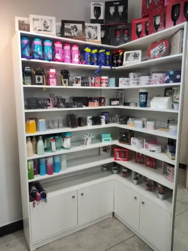Estante QUINA prateleiras 9 vãos