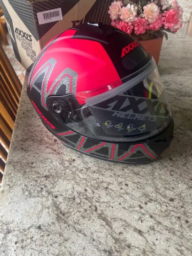 Capacete novo nunca usado na caixa