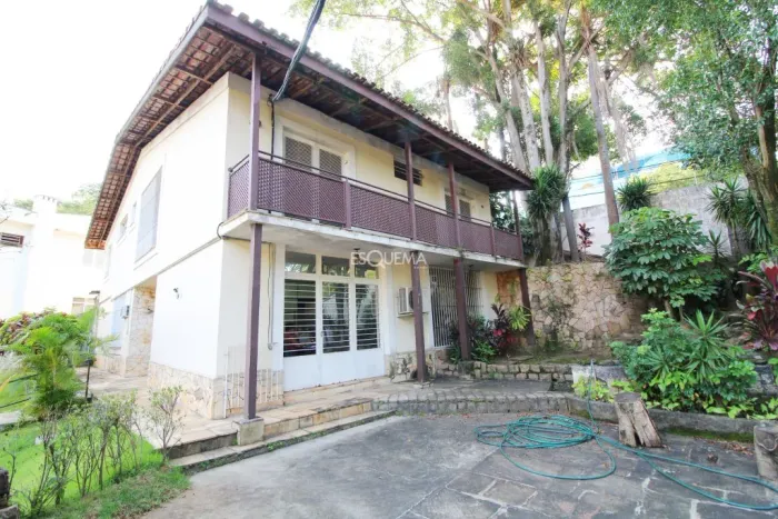 Casa comercial ao lado do Hospital São Luiz