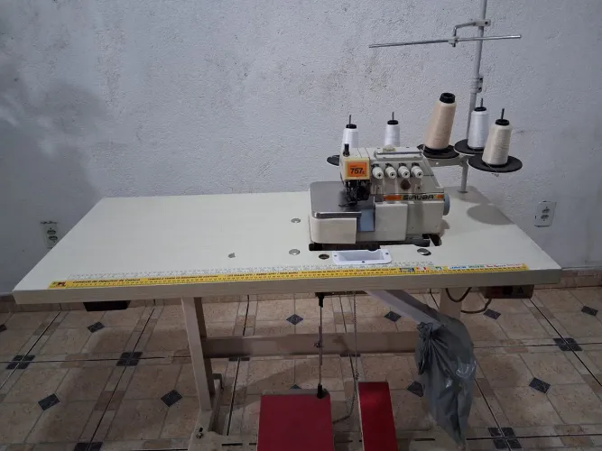 Máquina de costura interlock industrial Siruba-model 757E 