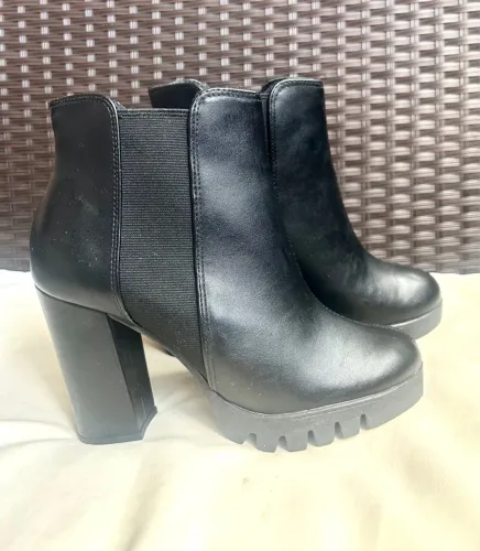 Bota Cano Médio Salto Alto Tratorado Feminino 
