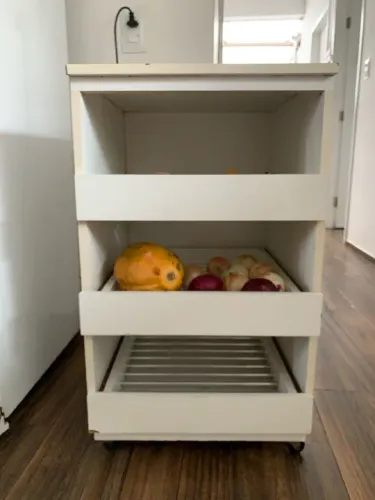 Fruteira em MDF branca com 3 gavetas