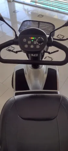 Triciclo - Cadeira de rodas Motorizada 