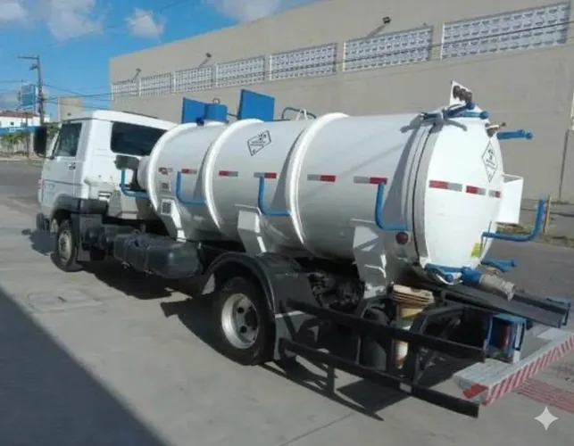 Caminhão Limpa Fossa VW 8.160 - 2015- Completo - Pronto para Trabalhar