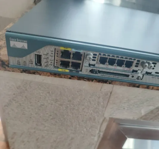 Roteador Cisco série 2800 modelo 2801