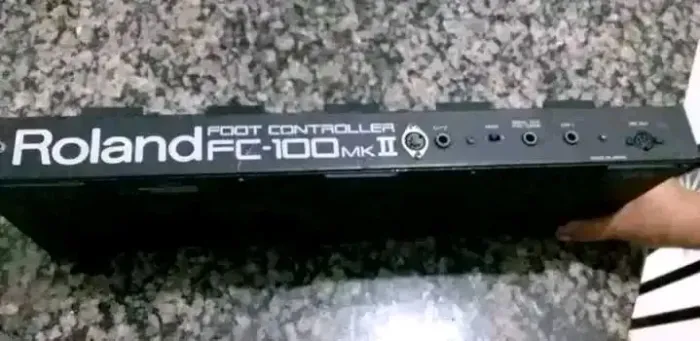 Pedaleira Roland FC-100 MKII