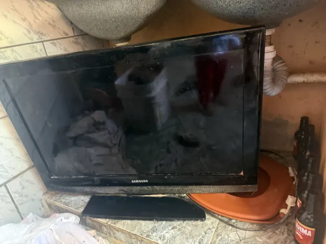 Televisão para retirar peças 