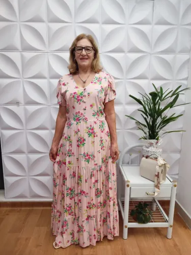 Vestido Floral Rosa Longo em Viscolinho - Romantismo e Conforto para Arrasar!