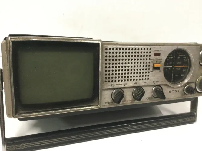 TV Portátil Sony com Rádio AM/FM - Raridade!